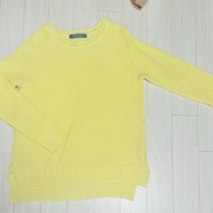 [BUNJANG] Light Yellow Knit Sweater / 연노랑 니트