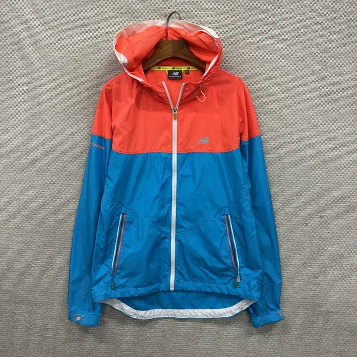 [BUNJANG] New Balance Printing Logo Spring Windrunner Jacket / 뉴발란스 프린팅로고 봄 윈드러너 바람막이 95 A08302