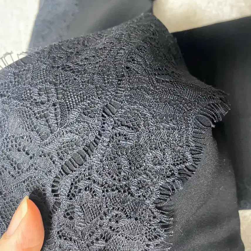 [BUNJANG] Black Lace Trimmed Pants / 블랙 레이스 장식 바지