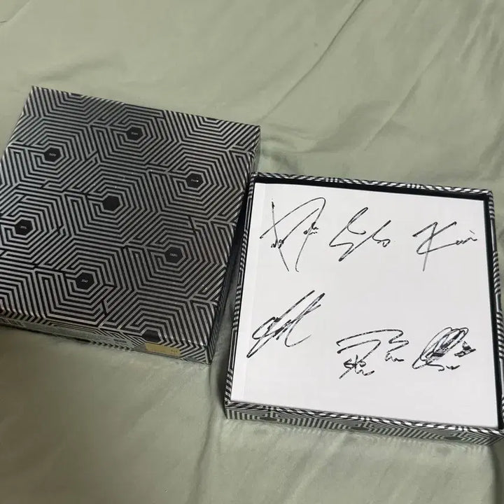 [BUNJANG] EXO Overdose Signed Album / 엑소 중독 친필 싸인 앨범 양도