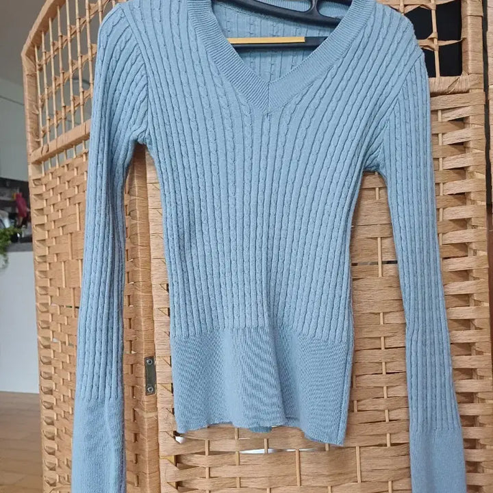 [BUNJANG] Sky Blue V-neck Ribbed Knit Sweater / 하늘색 브이넥 골지 니트
