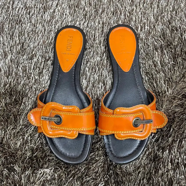 [BUNJANG] FENDI Patent Leather Buckle Slide Sandals / 펜디 FENDI 패턴트 레더 버클 슬라이드 샌들 35