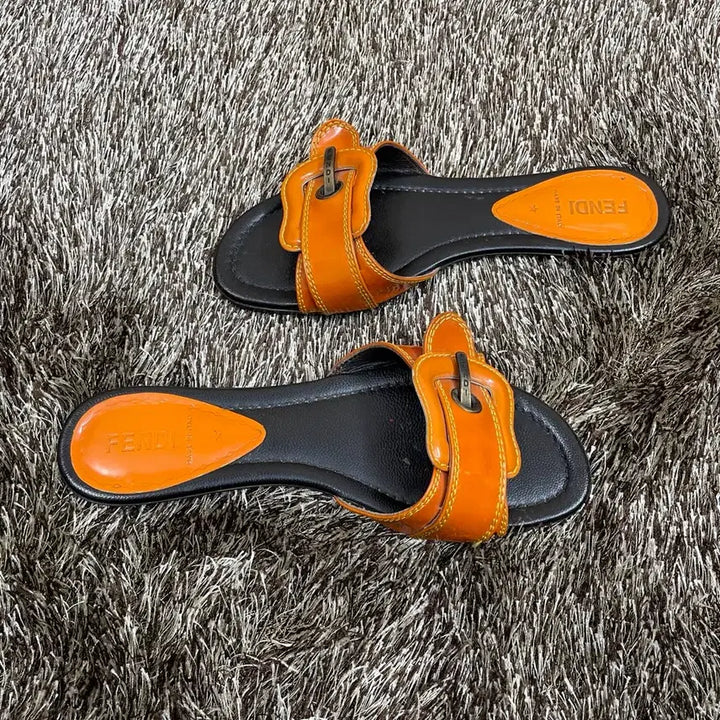[BUNJANG] FENDI Patent Leather Buckle Slide Sandals / 펜디 FENDI 패턴트 레더 버클 슬라이드 샌들 35