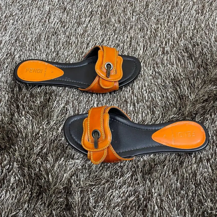[BUNJANG] FENDI Patent Leather Buckle Slide Sandals / 펜디 FENDI 패턴트 레더 버클 슬라이드 샌들 35