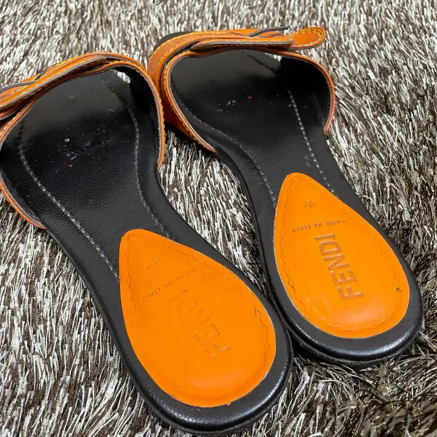 [BUNJANG] FENDI Patent Leather Buckle Slide Sandals / 펜디 FENDI 패턴트 레더 버클 슬라이드 샌들 35