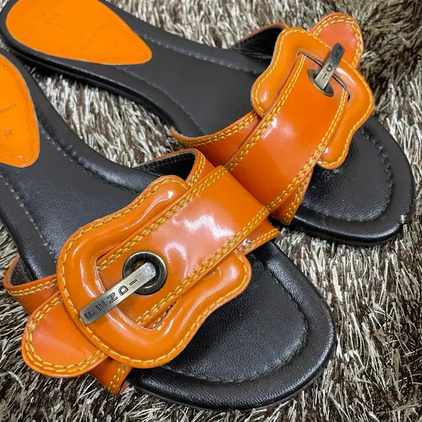 [BUNJANG] FENDI Patent Leather Buckle Slide Sandals / 펜디 FENDI 패턴트 레더 버클 슬라이드 샌들 35