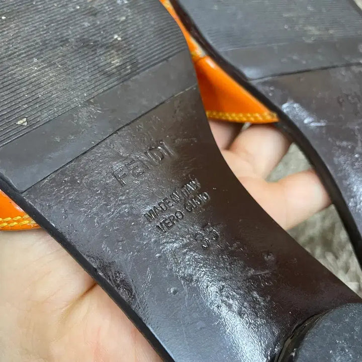 [BUNJANG] FENDI Patent Leather Buckle Slide Sandals / 펜디 FENDI 패턴트 레더 버클 슬라이드 샌들 35