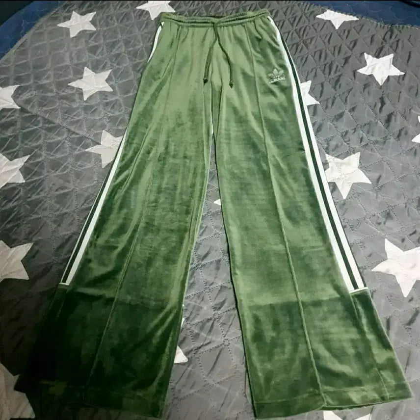[BUNJANG] Adidas Firebird Velvet Tracksuit Set Olive Green / (블랙핑크 리사PICK)아디다스 파이어버드 벨벳 상하의 세트 올리브 그린