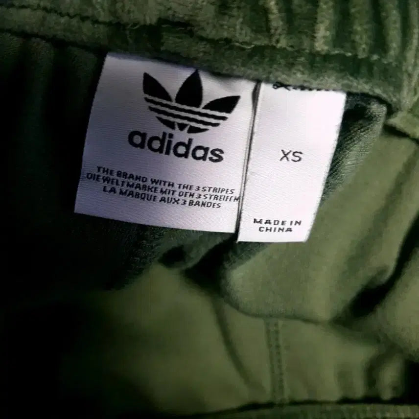 [BUNJANG] Adidas Firebird Velvet Tracksuit Set Olive Green / (블랙핑크 리사PICK)아디다스 파이어버드 벨벳 상하의 세트 올리브 그린