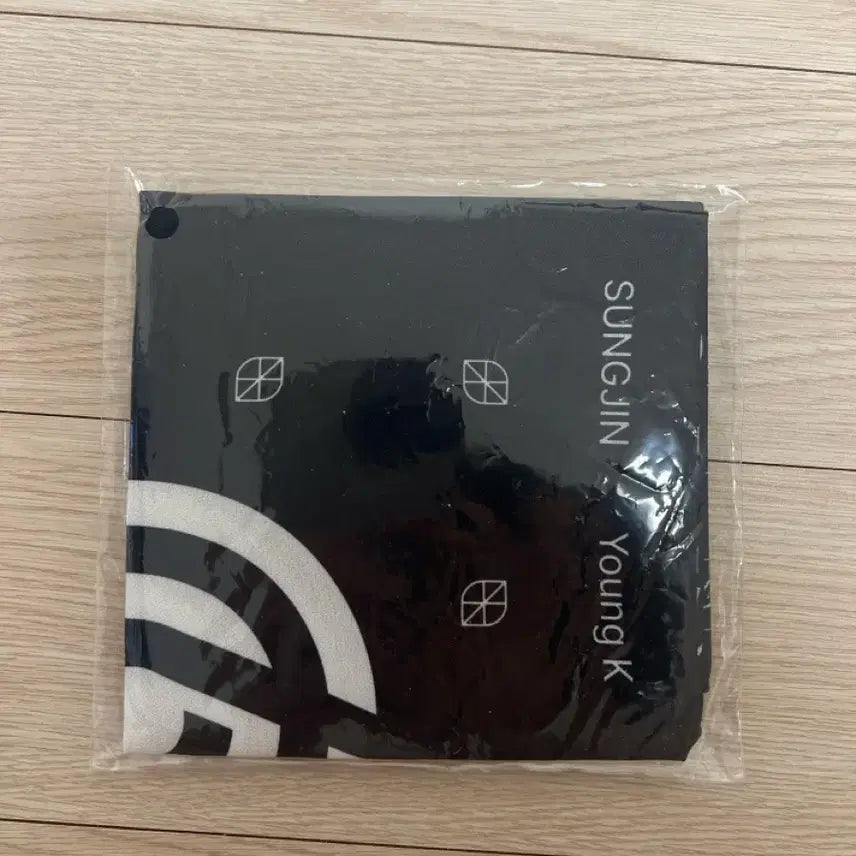 [SOLD OUT] 데이식스 포에버영 반다나