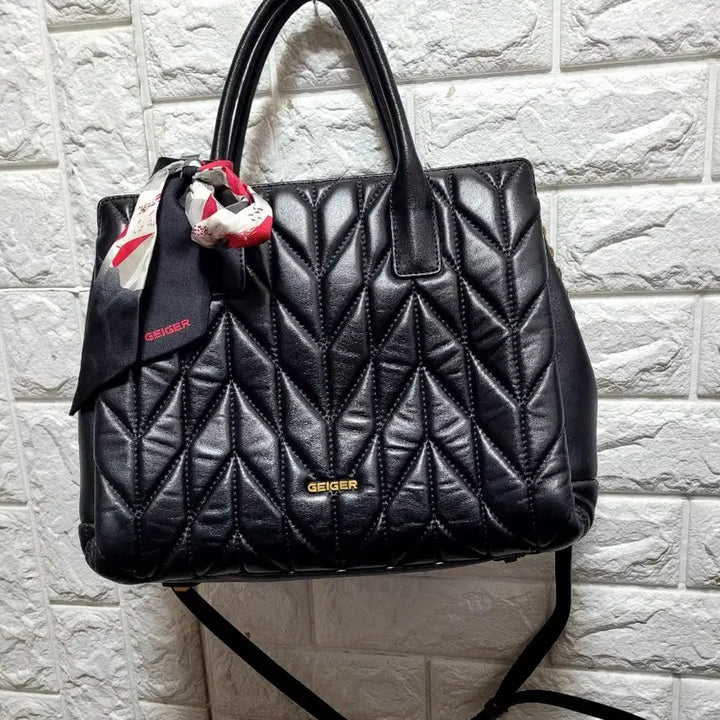[BUNJANG] Geiger Quilted Black Tote Bag/Shoulder Bag / GEIGER 퀼팅 블랙 토트백 겸 숄더백