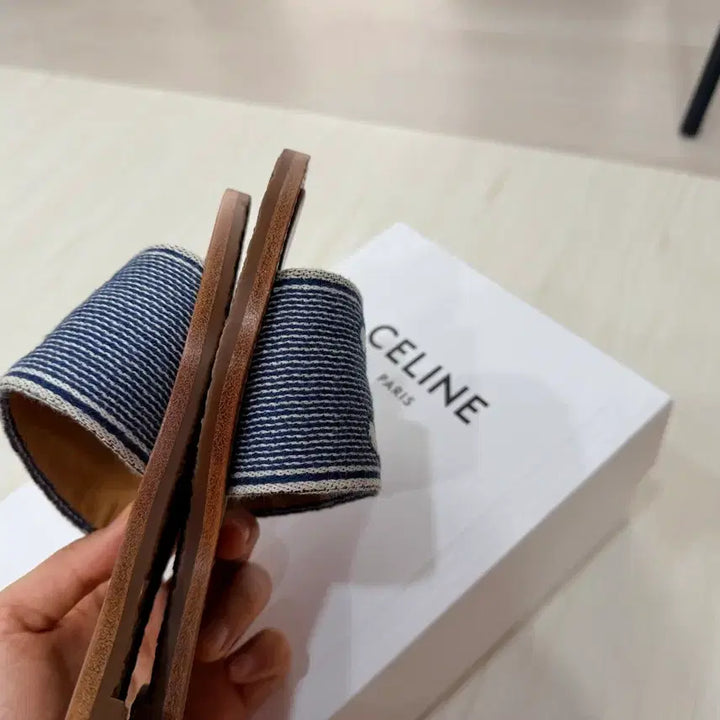 [SOLD OUT] 셀린느 슬리퍼 림피아 뮬 2회 착용