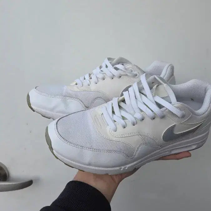 [BUNJANG] Nike Air Max 1 Ultra Essential Sneakers / 나이키 에어맥스 1 울트라 에센셜 화이트/그레이 270