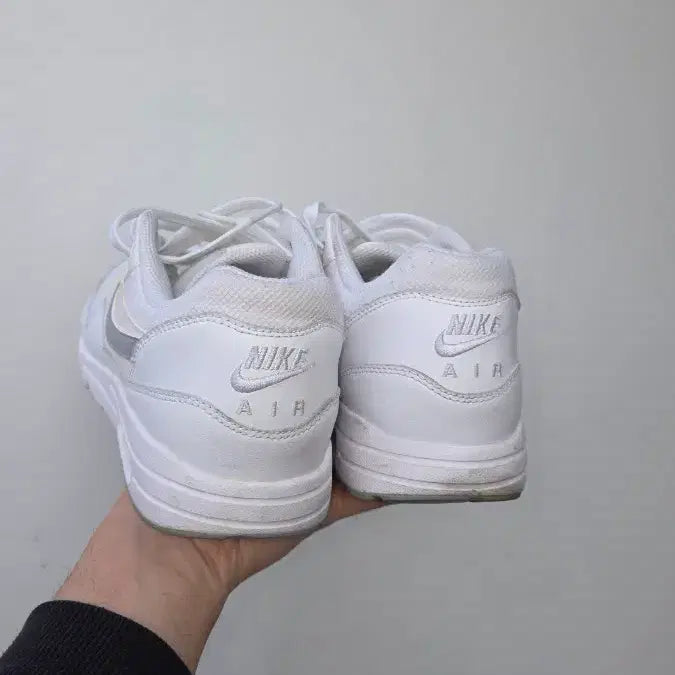 [BUNJANG] Nike Air Max 1 Ultra Essential Sneakers / 나이키 에어맥스 1 울트라 에센셜 화이트/그레이 270