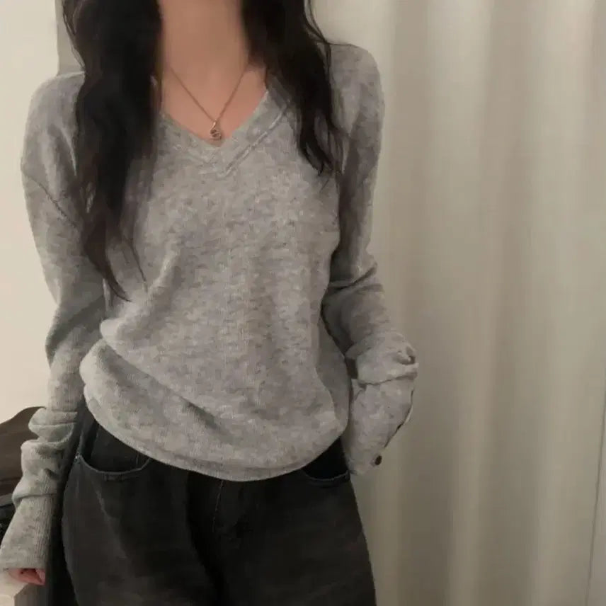 [BUNJANG] Suga Powder V-neck Long Sleeve Knit Top / 수가파우더 소매 버튼 여리핏 브이넥 긴팔니트