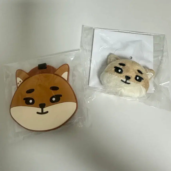 [BUNJANG] Day6 Denimalz Demer Japan Luggage Tag + Badge Set Bundle Sealed / (미개봉) 데이식스 데니멀즈 데멀 일본 러기지택 케 + 뱃지 케 일괄