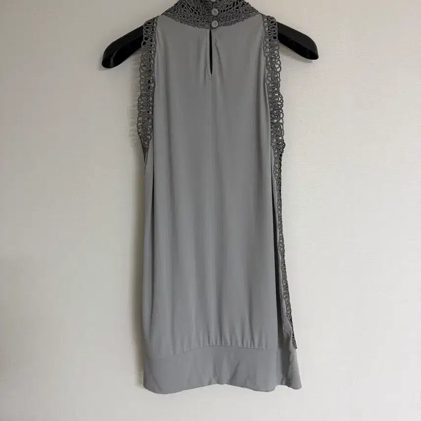 [BUNJANG] Fendi Sleeveless T-shirt / 펜디 민소매 티셔츠