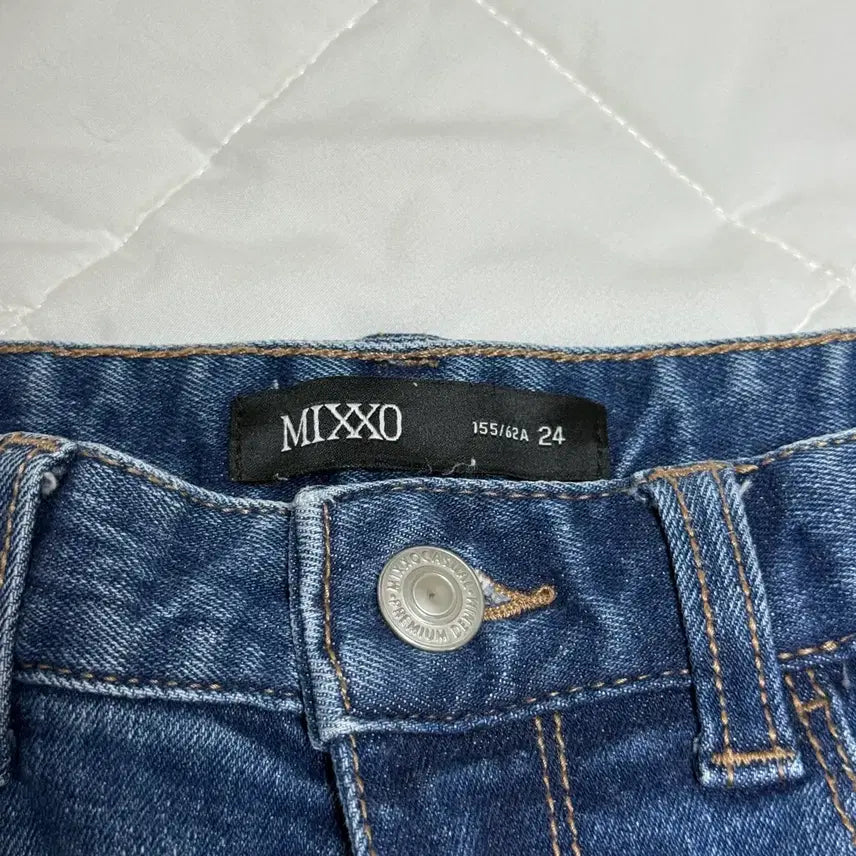 [BUNJANG] MIXXO Bootcut Denim Jeans / 미쏘 부츠컷 데님, 24