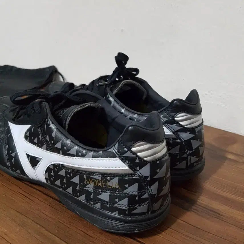 [BUNJANG] Mizuno Morelia Sala Japan TF Futsal Shoes / 미즈노 모렐리아 살라 재팬 TF