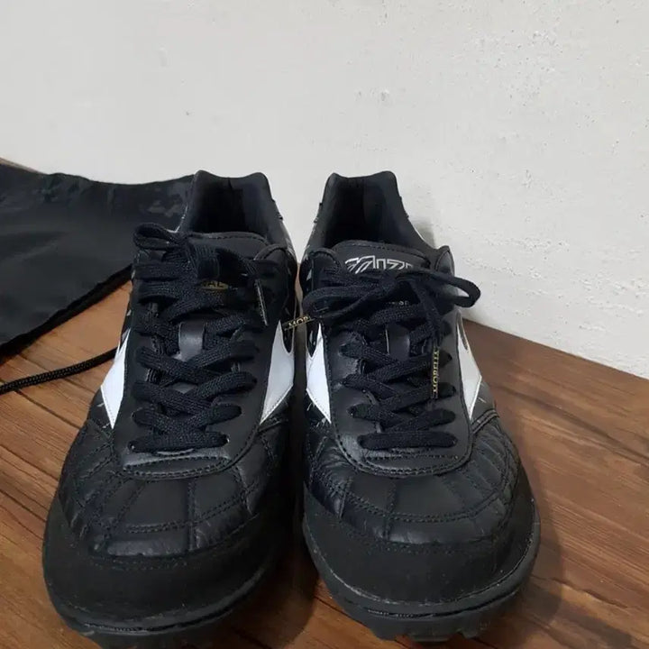 [BUNJANG] Mizuno Morelia Sala Japan TF Futsal Shoes / 미즈노 모렐리아 살라 재팬 TF