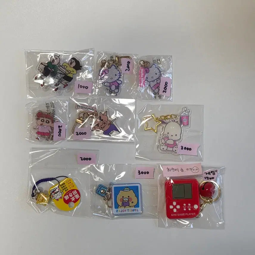 [BUNJANG] Sanrio Character Keyrings and Grip Toks / 캐릭터 키링 그립톡 짱구 빵빵이 키티 포차코 산리오 게임기 춘식이