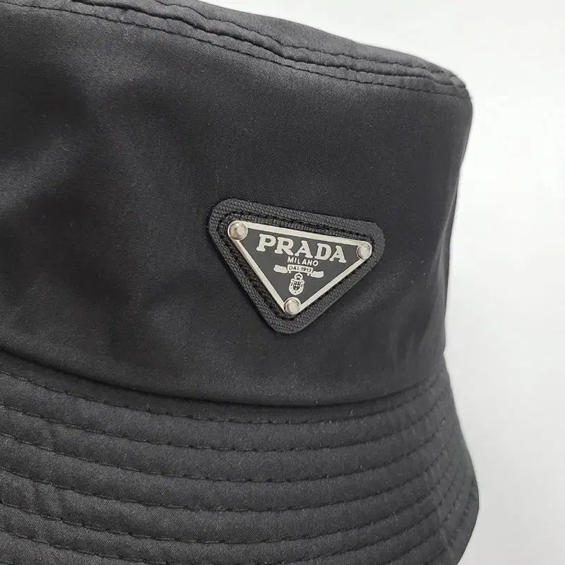 [BUNJANG] Prada Plate Nylon Bucket Hat / 버킷햇