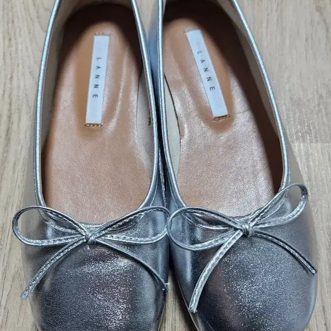 [SOLD OUT] LANNE 란느 실버 리본 플랫슈즈