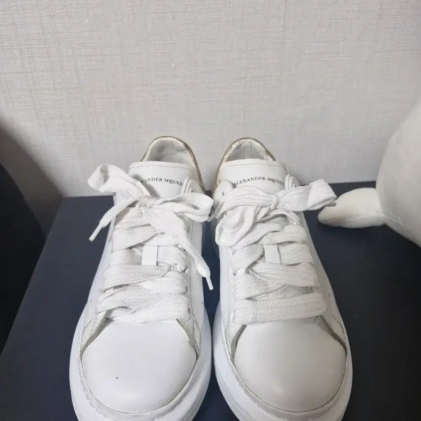 [BUNJANG] Alexander McQueen Oversized Sole Sneakers White/Gold / 알렉산더맥퀸 오버솔 스니커즈 화이트/골드