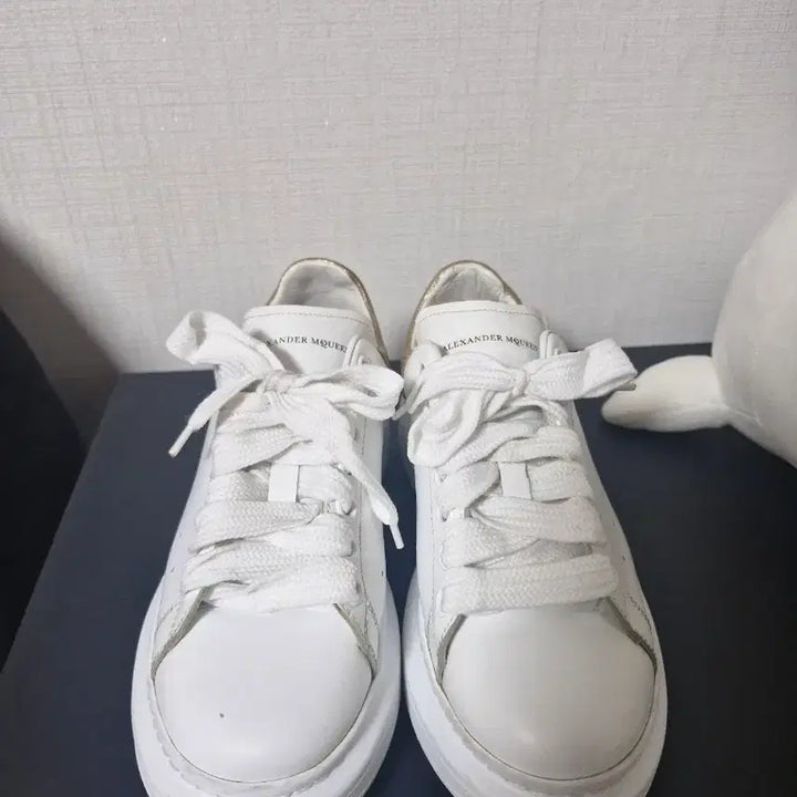 [BUNJANG] Alexander McQueen Oversized Sole Sneakers White/Gold / 알렉산더맥퀸 오버솔 스니커즈 화이트/골드