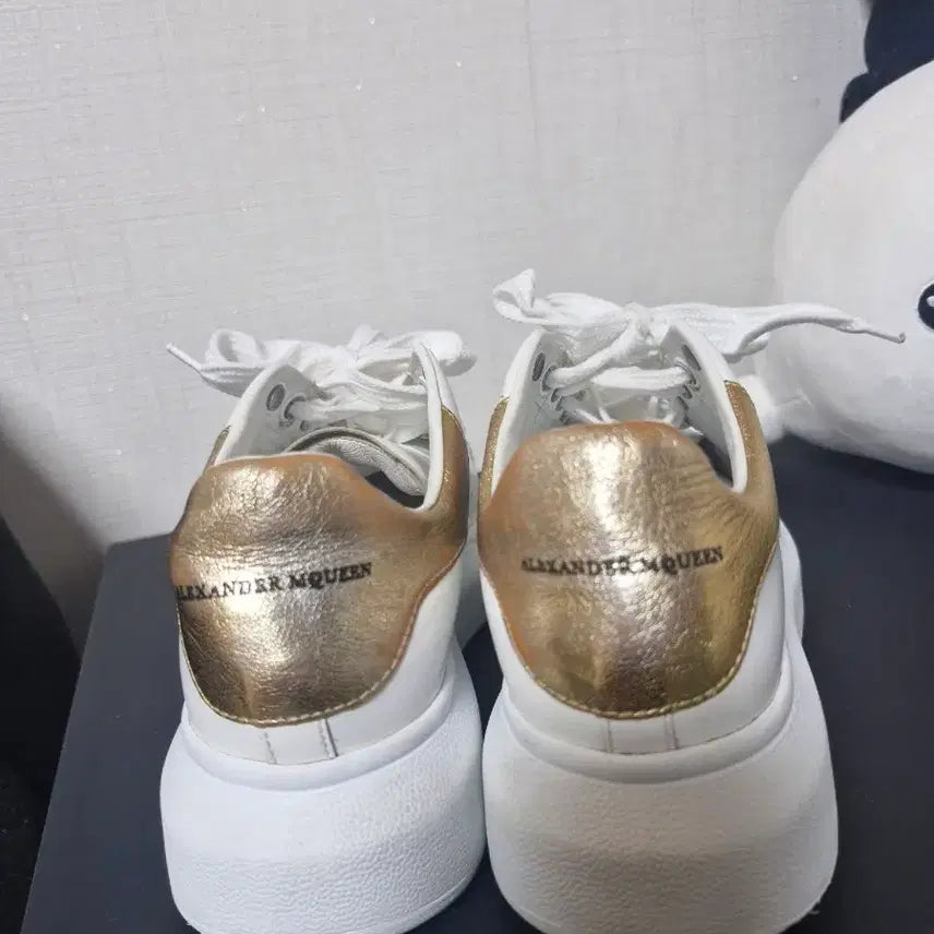 [BUNJANG] Alexander McQueen Oversized Sole Sneakers White/Gold / 알렉산더맥퀸 오버솔 스니커즈 화이트/골드