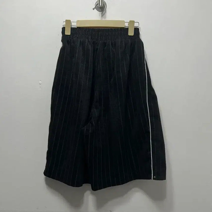 [BUNJANG] Black Check Pattern Wide Shorts Skirt F / 체크 패턴 블랙 반바지 와이드바지 스커트 F