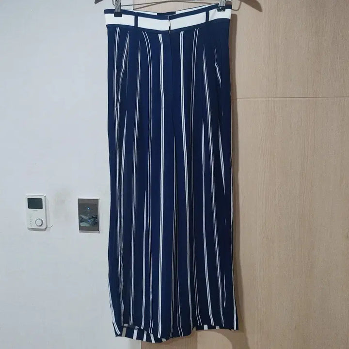 [SOLD OUT] 럭키슈에뜨 네이비 스트라이프 와이드 팬츠 55