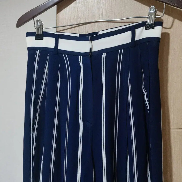 [SOLD OUT] 럭키슈에뜨 네이비 스트라이프 와이드 팬츠 55