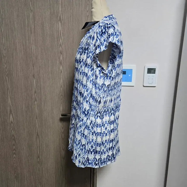 [BUNJANG] Massimo Dutti Blue Pattern V-Neck Short Sleeve Blouse / 새상품) 마시모뚜띠 블루 패턴 브이넥 반팔 블라우스