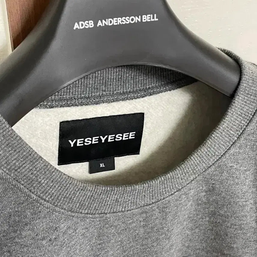 [BUNJANG] YesEyeSee Sweatshirt / 예스아이씨 맨투맨