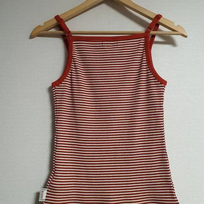 [BUNJANG] SATUR Embroidered Sleeveless Top / SATUR 세터 자수 디테일 슬리브리스 탑 S 사이즈  정품