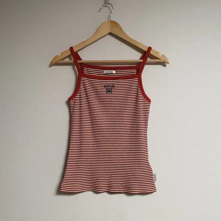 [BUNJANG] SATUR Embroidered Sleeveless Top / SATUR 세터 자수 디테일 슬리브리스 탑 S 사이즈  정품