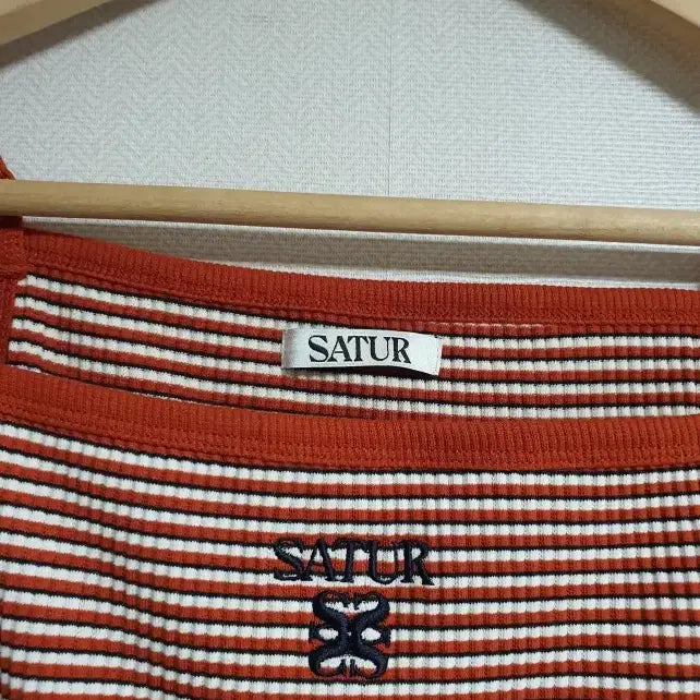 [BUNJANG] SATUR Embroidered Sleeveless Top / SATUR 세터 자수 디테일 슬리브리스 탑 S 사이즈  정품
