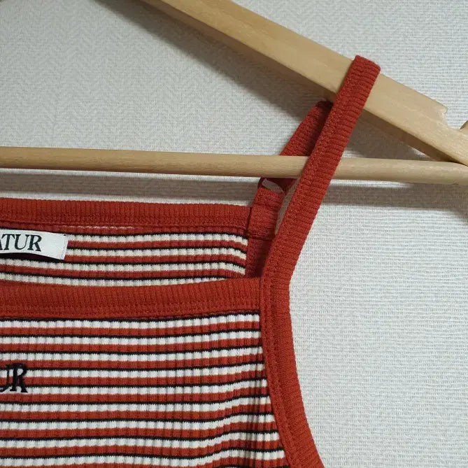 [BUNJANG] SATUR Embroidered Sleeveless Top / SATUR 세터 자수 디테일 슬리브리스 탑 S 사이즈  정품