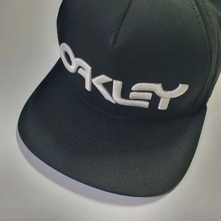 [BUNJANG] Oakley Unisex Black Snapback Cap / OAKLEY 오클리 정품 남녀공용 블랙  스냅백 프리사이즈 상태최상 구제