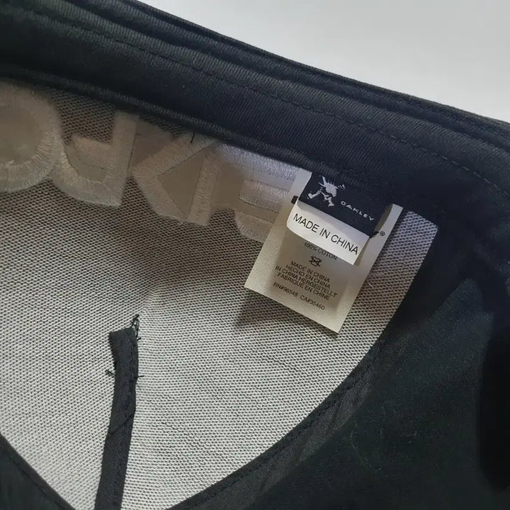 [BUNJANG] Oakley Unisex Black Snapback Cap / OAKLEY 오클리 정품 남녀공용 블랙  스냅백 프리사이즈 상태최상 구제