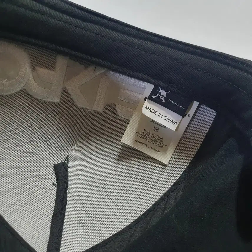 [BUNJANG] Oakley Unisex Black Snapback Cap / OAKLEY 오클리 정품 남녀공용 블랙  스냅백 프리사이즈 상태최상 구제
