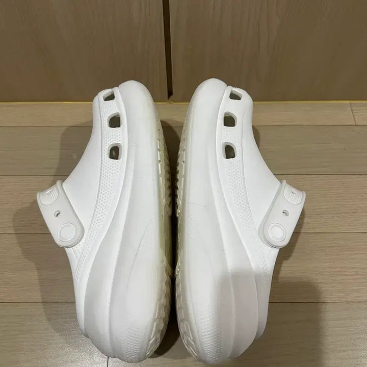 [BUNJANG] Crocs Classic Crush Clog White Shoes / 크록스 클래식 크러쉬 클로그 240 (M5W7) 화이트