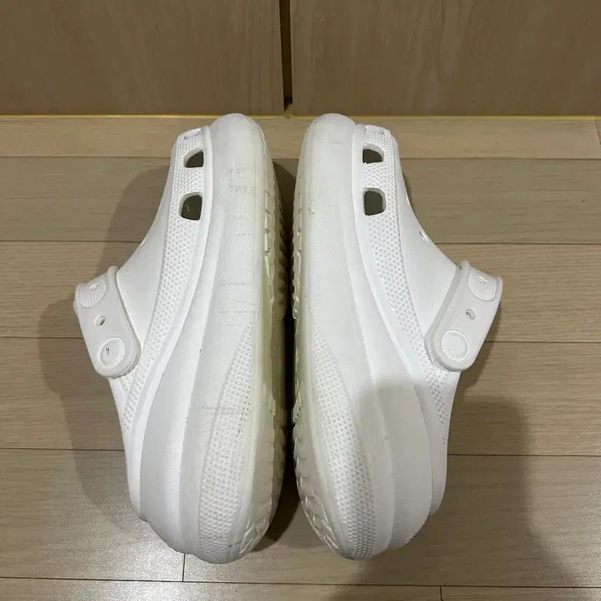 [BUNJANG] Crocs Classic Crush Clog White Shoes / 크록스 클래식 크러쉬 클로그 240 (M5W7) 화이트