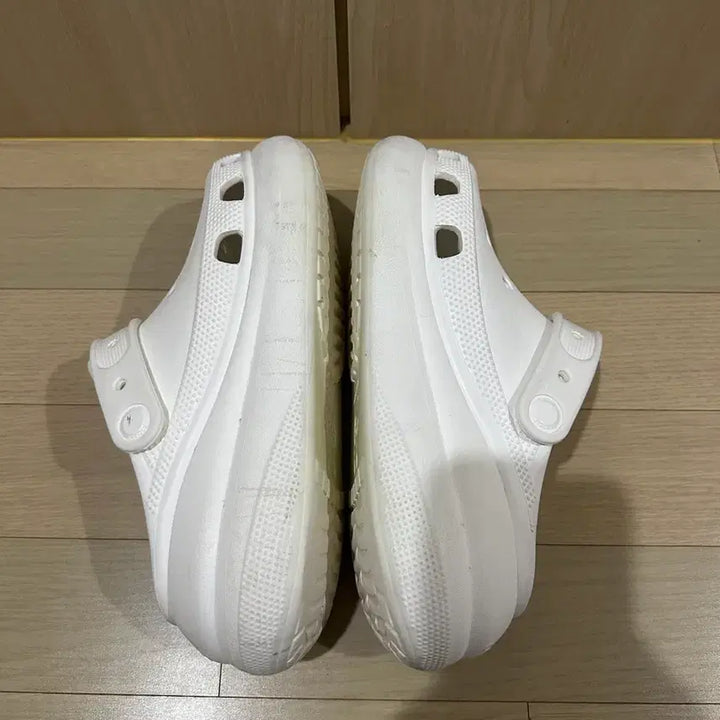 [BUNJANG] Crocs Classic Crush Clog White Shoes / 크록스 클래식 크러쉬 클로그 240 (M5W7) 화이트