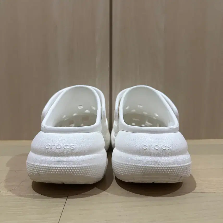 [BUNJANG] Crocs Classic Crush Clog White Shoes / 크록스 클래식 크러쉬 클로그 240 (M5W7) 화이트
