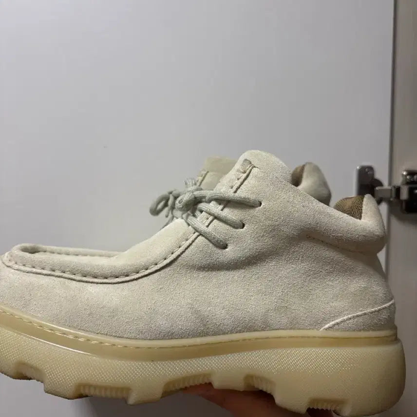 [SOLD OUT] 버버리 베이지 스웨이드 데저트 부츠 44 2/1