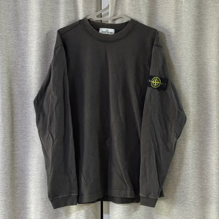 [BUNJANG] Stone Island Patch Charcoal Sweatshirt / [L] 스톤아일랜드 와펜 패치 맨투맨 차콜