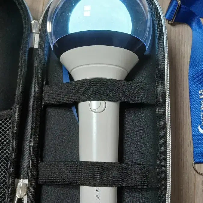 [BUNJANG] Moon Jae-in Presidential Support Stick Set / 문재인대통령님 응원봉 달빛아래오소리 응원봉 세트 1회사용파우치포함