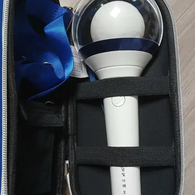 [BUNJANG] Moon Jae-in Presidential Support Stick Set / 문재인대통령님 응원봉 달빛아래오소리 응원봉 세트 1회사용파우치포함